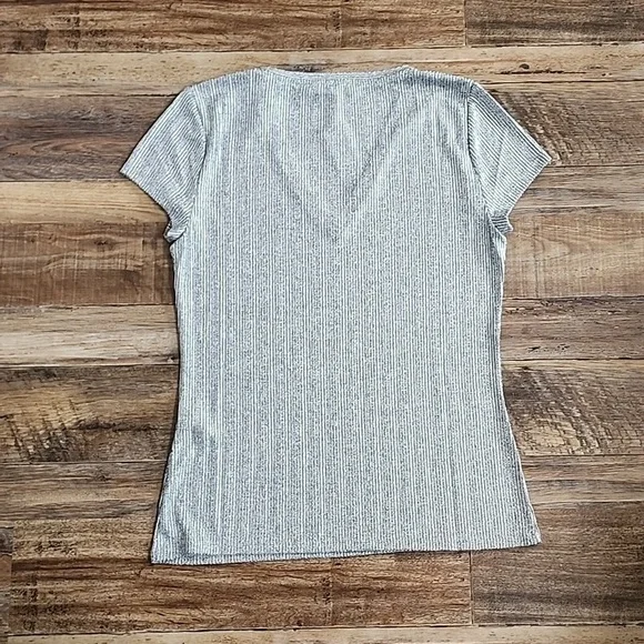 NWT White House Black Market Short Sleeve V Neck Foil Tee Sz Small - Picture 4 of 5